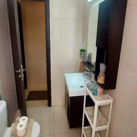 Paramount Gardens C202 Apartamento *