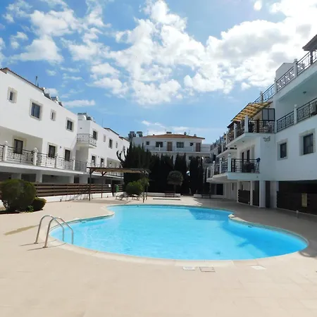 Paramount Gardens C202 Apartament *