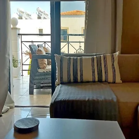 Paramount Gardens C202 Апартаменты Ларнака
