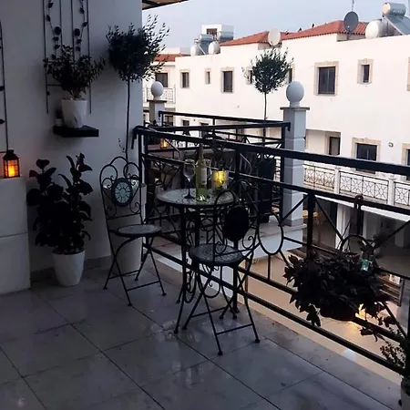 Lägenhet Paramount Gardens C202