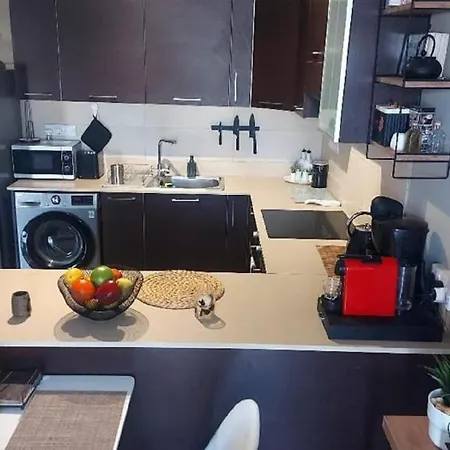 Paramount Gardens C202 Apartament