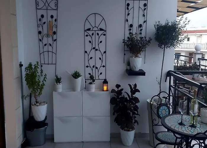 Paramount Gardens C202 *