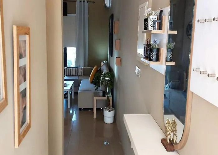 Апартаменты Paramount Gardens C202 *