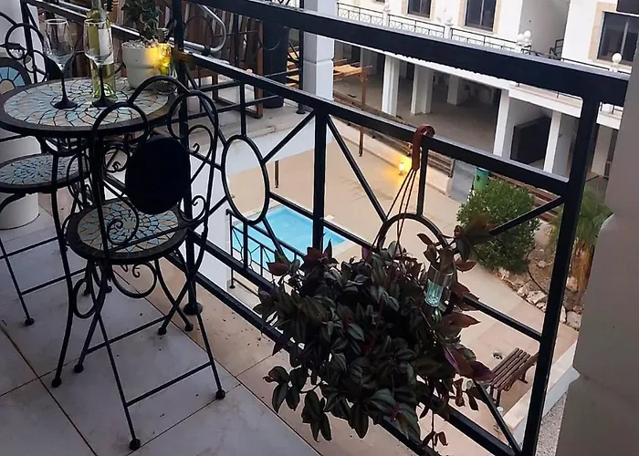 Paramount Gardens C202 Апартаменты Ларнака