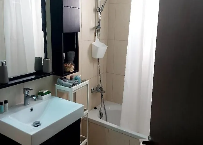 Paramount Gardens C202 Апартаменты *