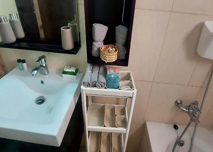 Апартаменты Paramount Gardens C202