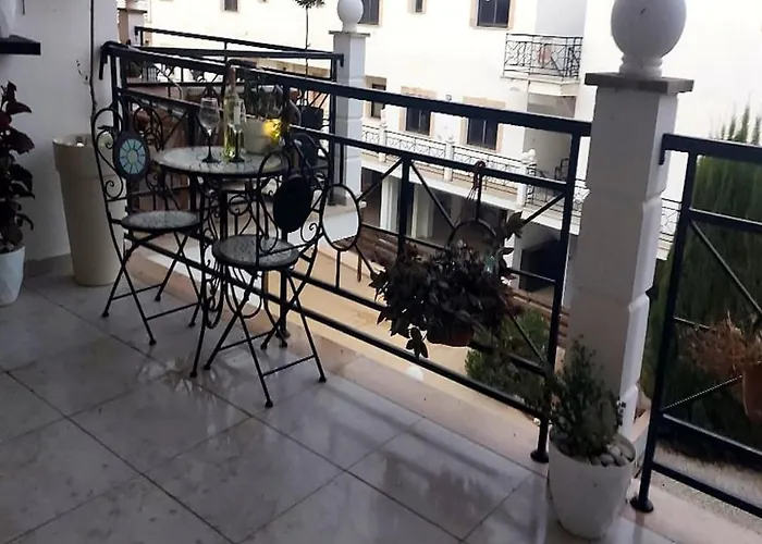 Paramount Gardens C202 Апартаменты Ларнака