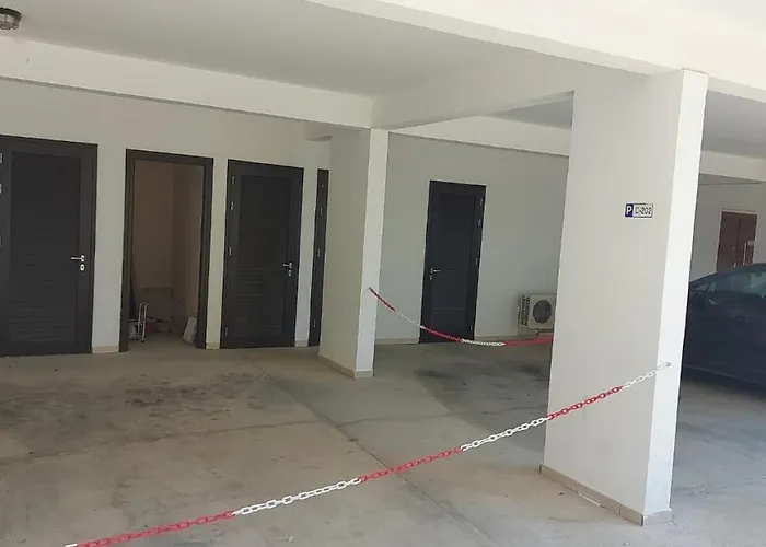 Апартаменты Paramount Gardens C202