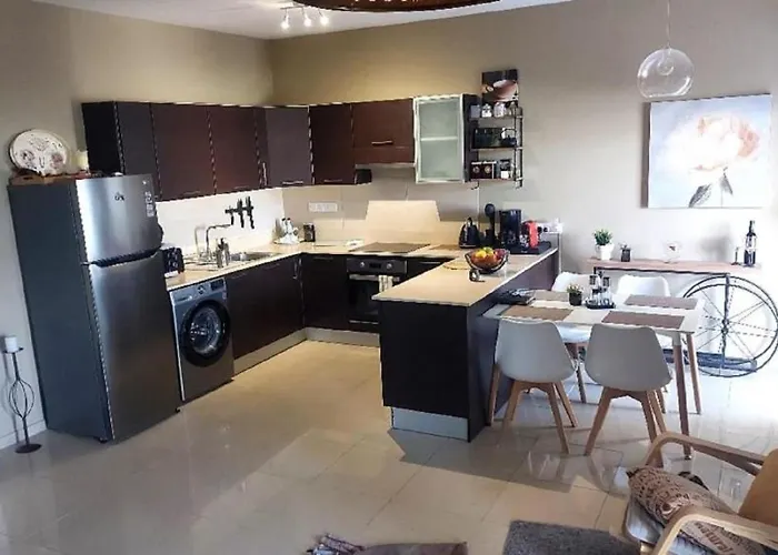 Paramount Gardens C202 Апартаменты